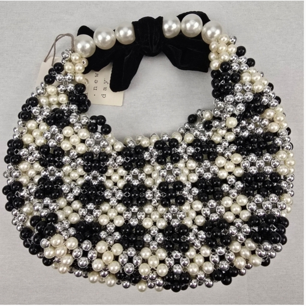 Elegant Black and White Beaded Women's Bag - Picture 2 of 11